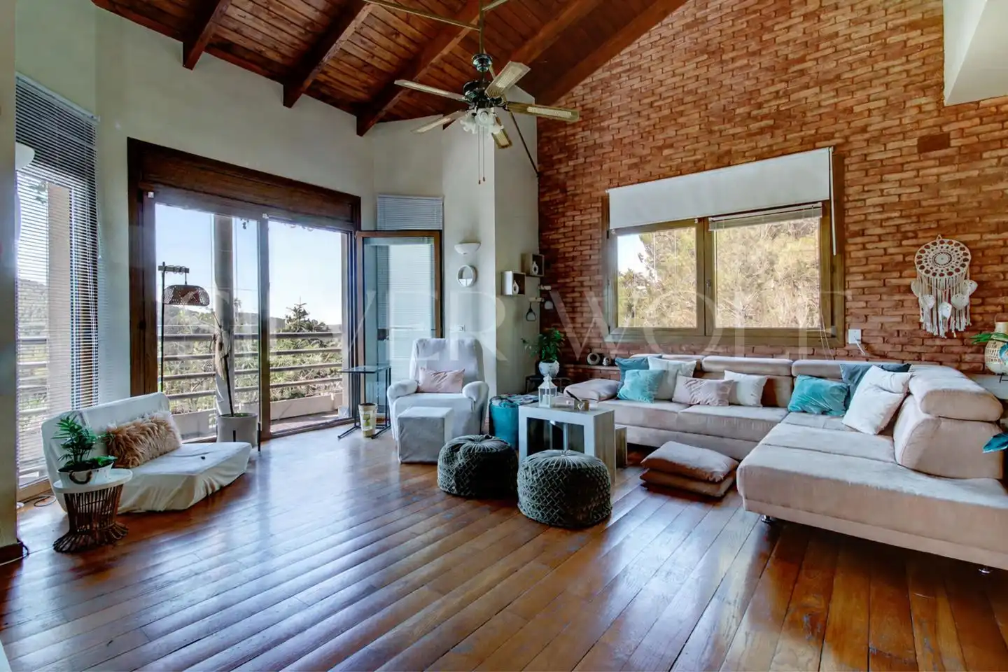 Sala de estar de Casa o chalet en venta en Vallirana con Calefacción, Jardín privado y Parquet