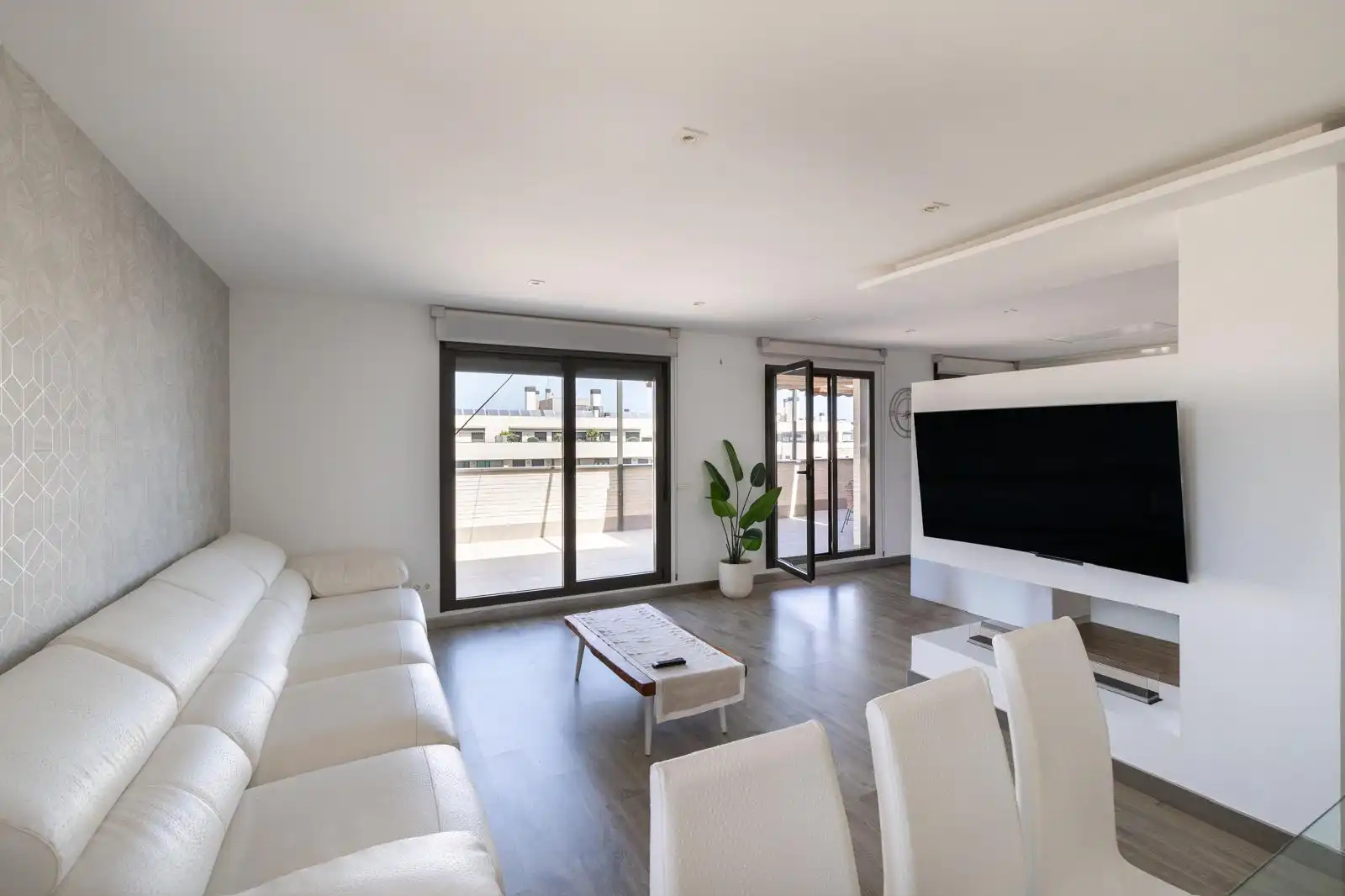 Wohnzimmer von Dachboden zur Miete in Torremolinos mit Klimaanlage, Terrasse und Möbliert