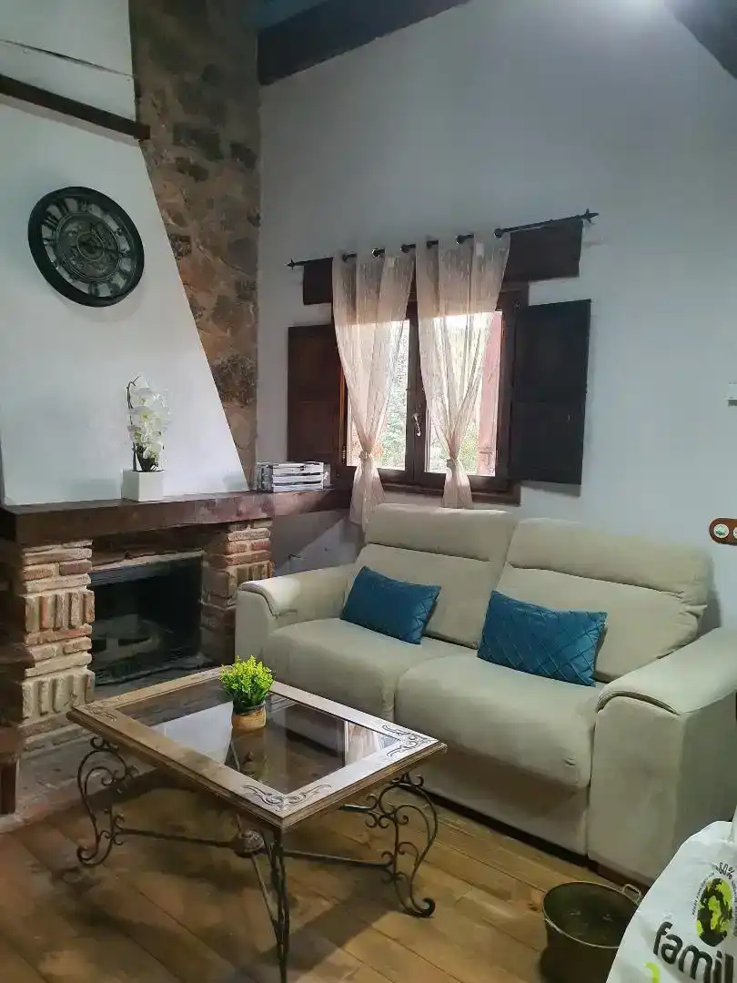 Wohnzimmer von Country house zum Verkauf in Madrid mit Klimaanlage, Privatgarten und Parkett