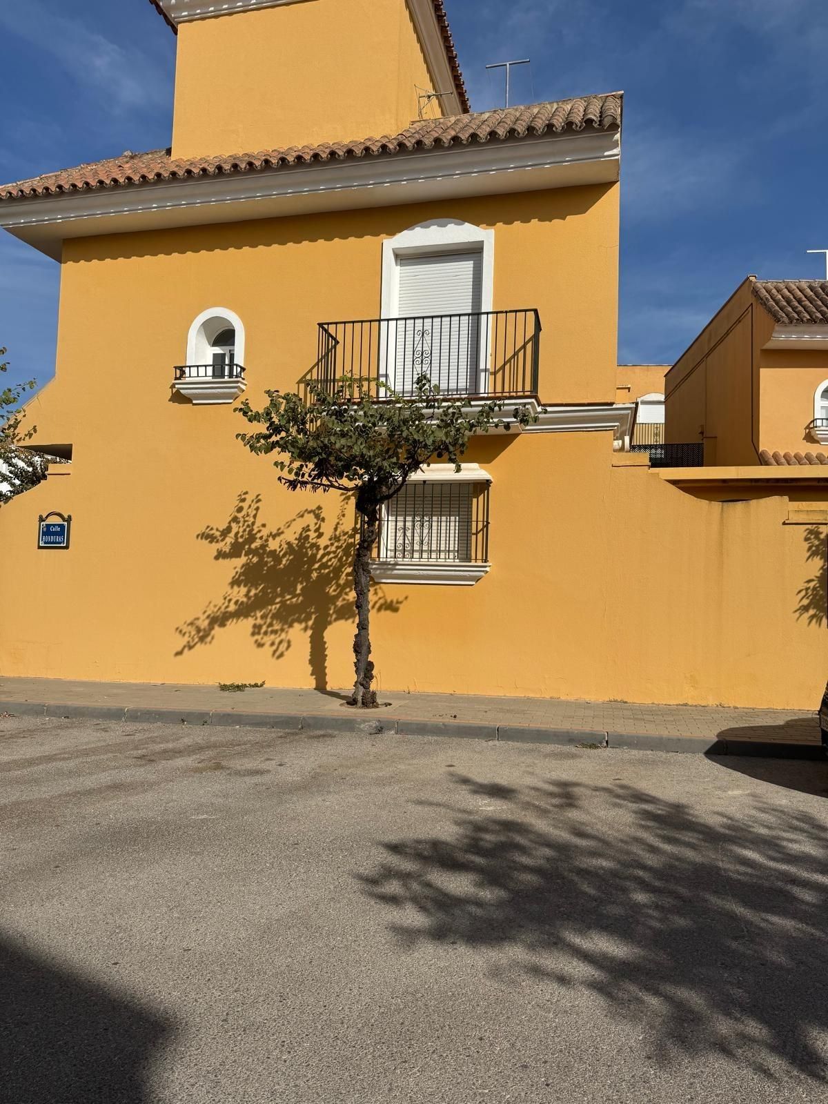 Vista exterior de Casa adosada en venda en Medina Sidonia