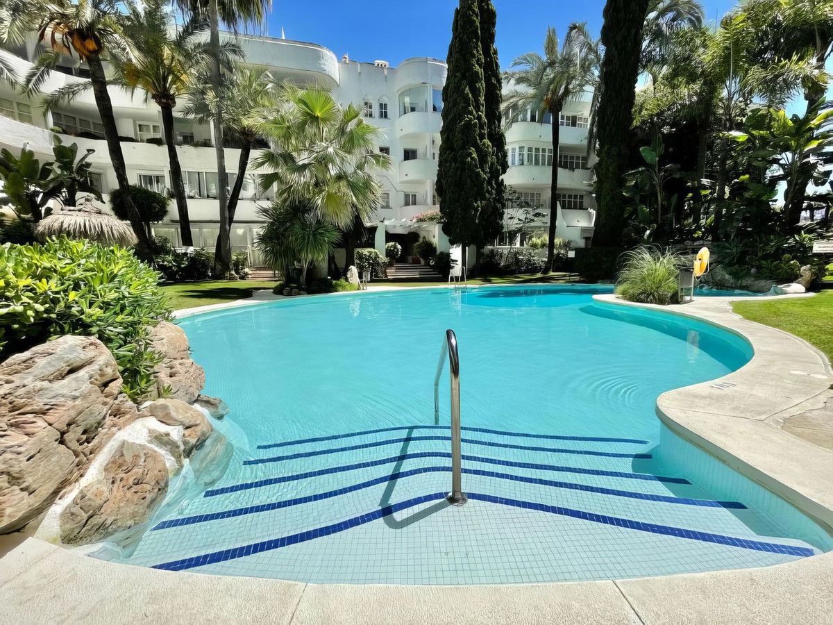 Swimming pool of Planta baja for sale in Marbella  with Air Conditioner, Terrace and Storage room