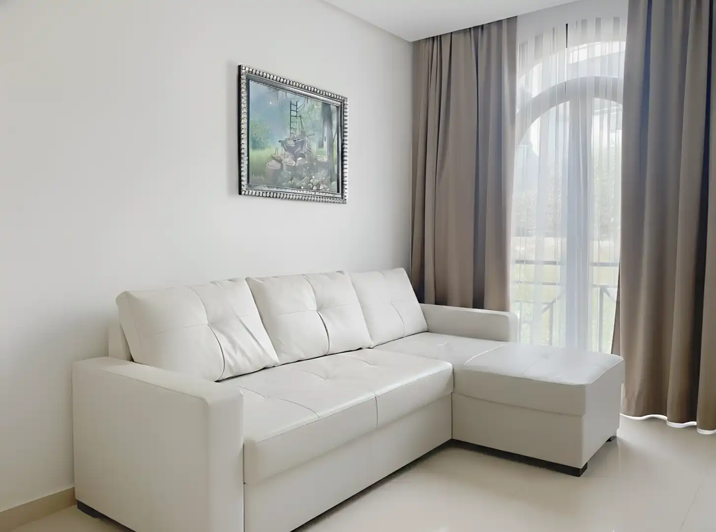 Sala d'estar de Apartament en venda en Estepona amb Aire condicionat, Terrassa i Piscina