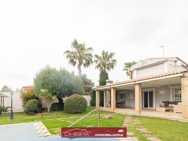 Xalet amb piscina en venda a Corralet - Bonanza - Tres Rutas