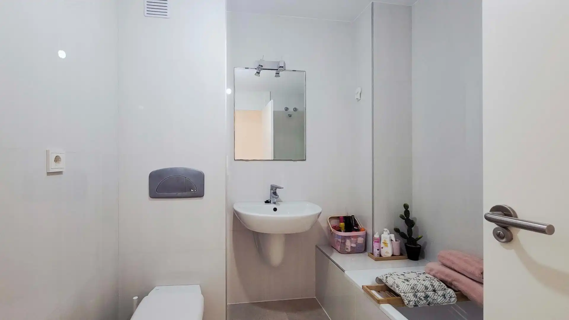 Badezimmer von Wohnungen zum Verkauf in Almería
