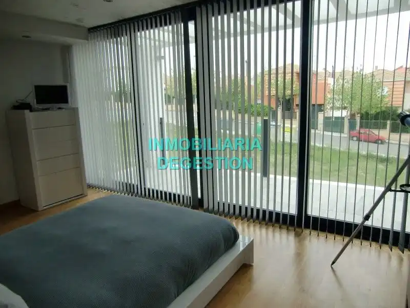 Habitación de Casa o chalet en venta en Linares con Aire acondicionado, Calefacción y Jardín privado