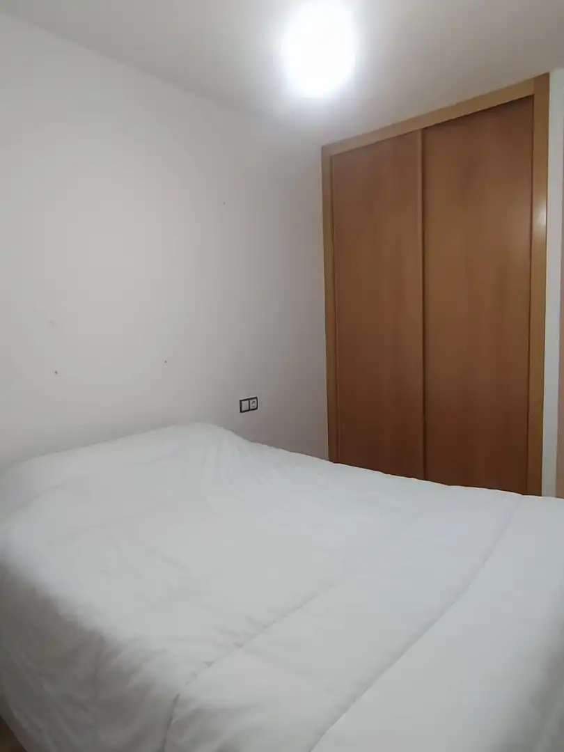 Habitación de Apartamento en venta en Cariño con Calefacción, Parquet y Amueblado