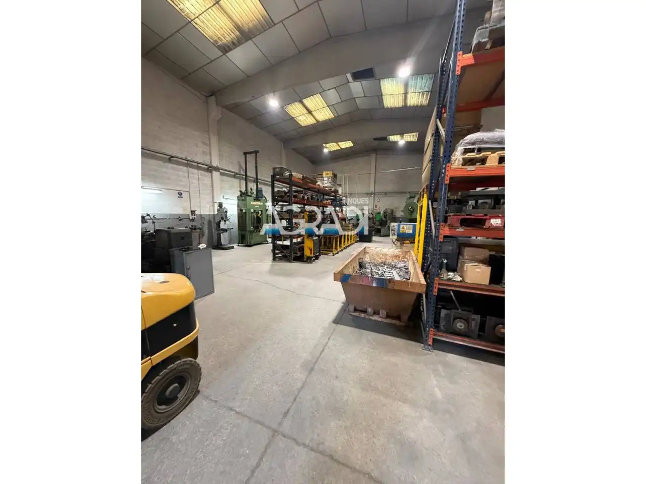 Nau industrial en venda en Canovelles