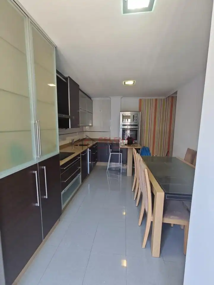 Cocina de Piso de alquiler en Ourense Capital  con Calefacción, Parquet y Trastero