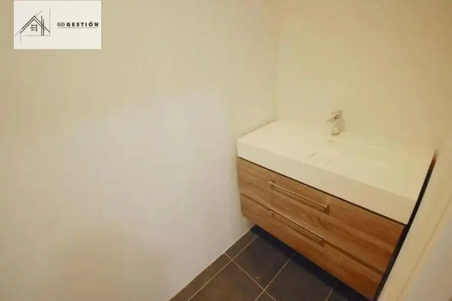 Badezimmer von Büro zum Verkauf in Marbella mit Klimaanlage, Heizung und Möbliert