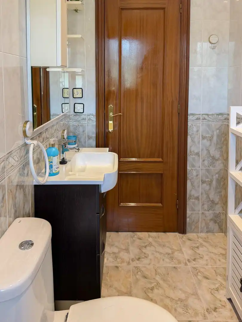 Baño de Piso en venta en Mieres (Asturias) con Calefacción, Parquet y Amueblado