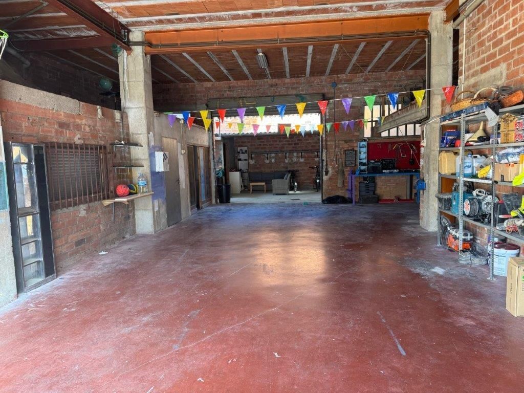 Building for sale in Llagostera