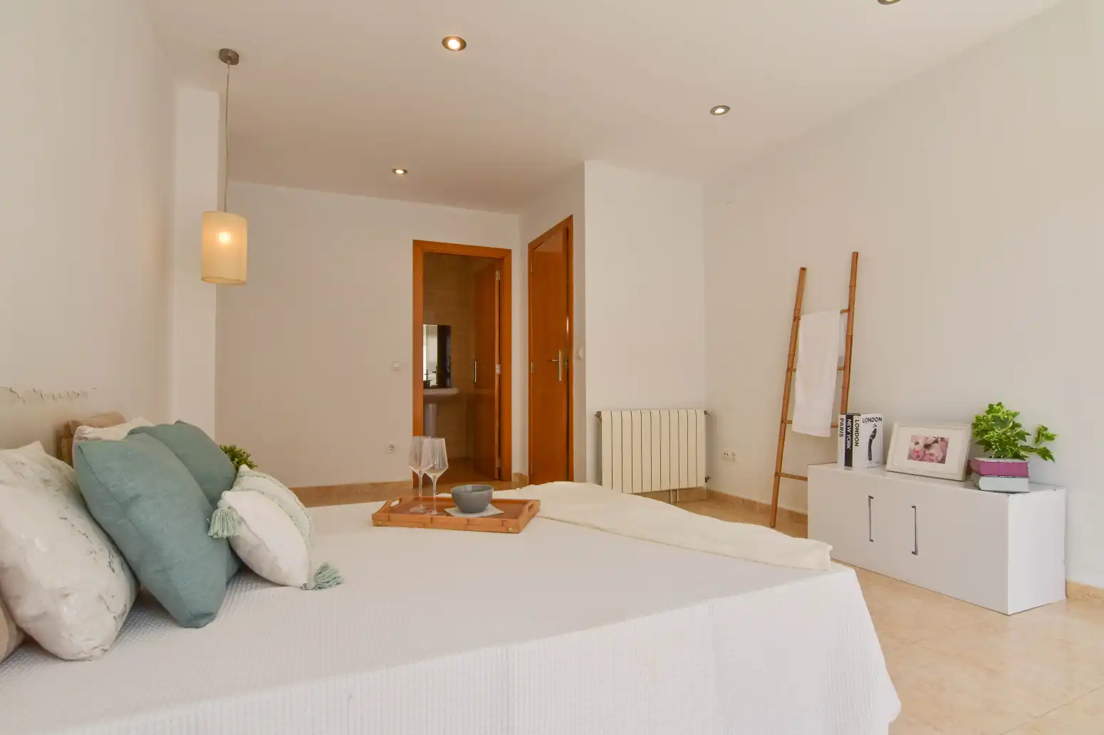 Bedroom of Detached homes for sale in Emperador  with Heating, Terrace and Balcony