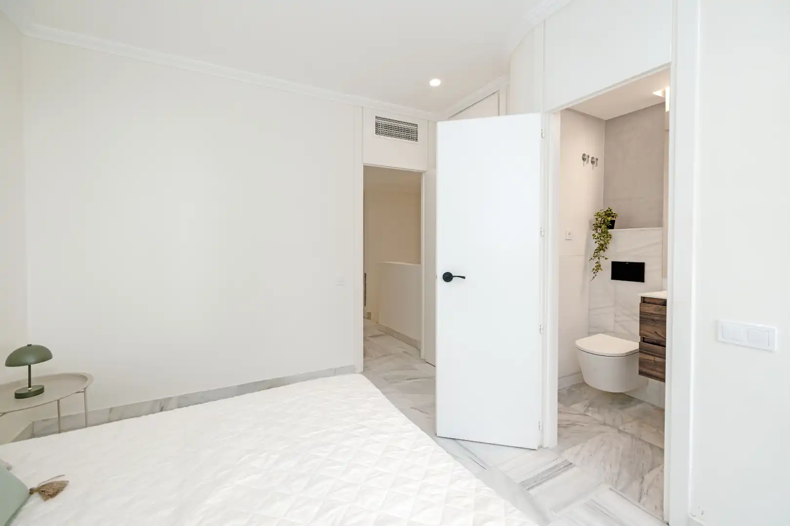 Schlafzimmer von Erdgeschoss zum Verkauf in Marbella mit Klimaanlage, Heizung und Terrasse