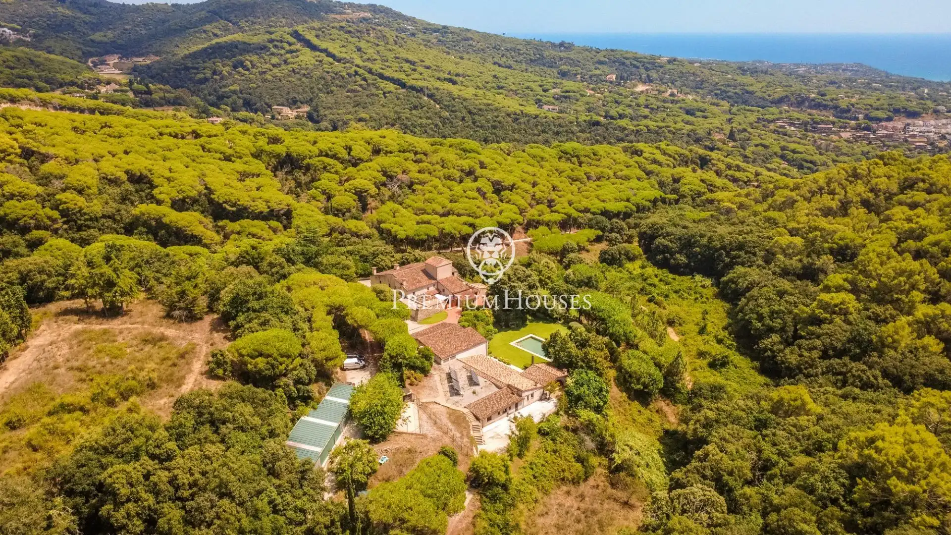 Vista exterior de Finca rústica en venda en Sant Andreu de Llavaneres amb Aire condicionat, Calefacció i Piscina