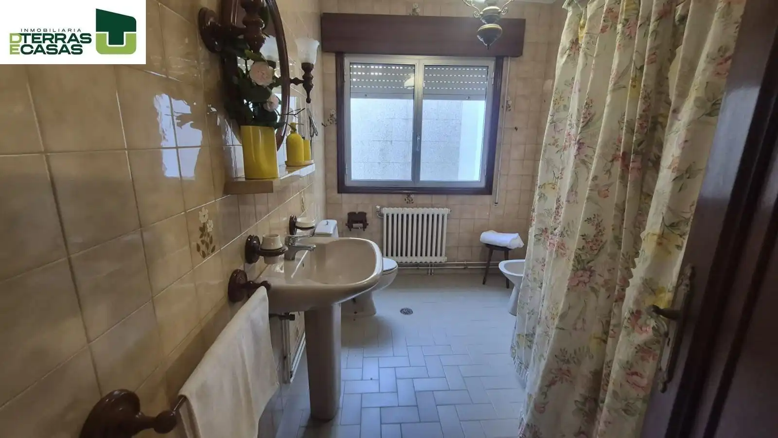 Badezimmer von Haus oder Chalet zur Miete in Sanxenxo mit Klimaanlage, Privatgarten und Parkett