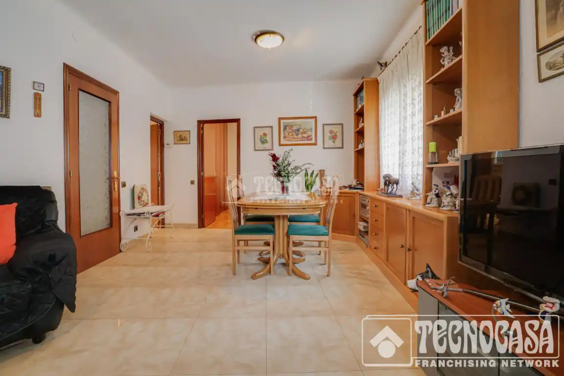 Comedor de Casa adosada en venta en Santa Coloma de Gramenet con Aire acondicionado, Calefacción y Parquet