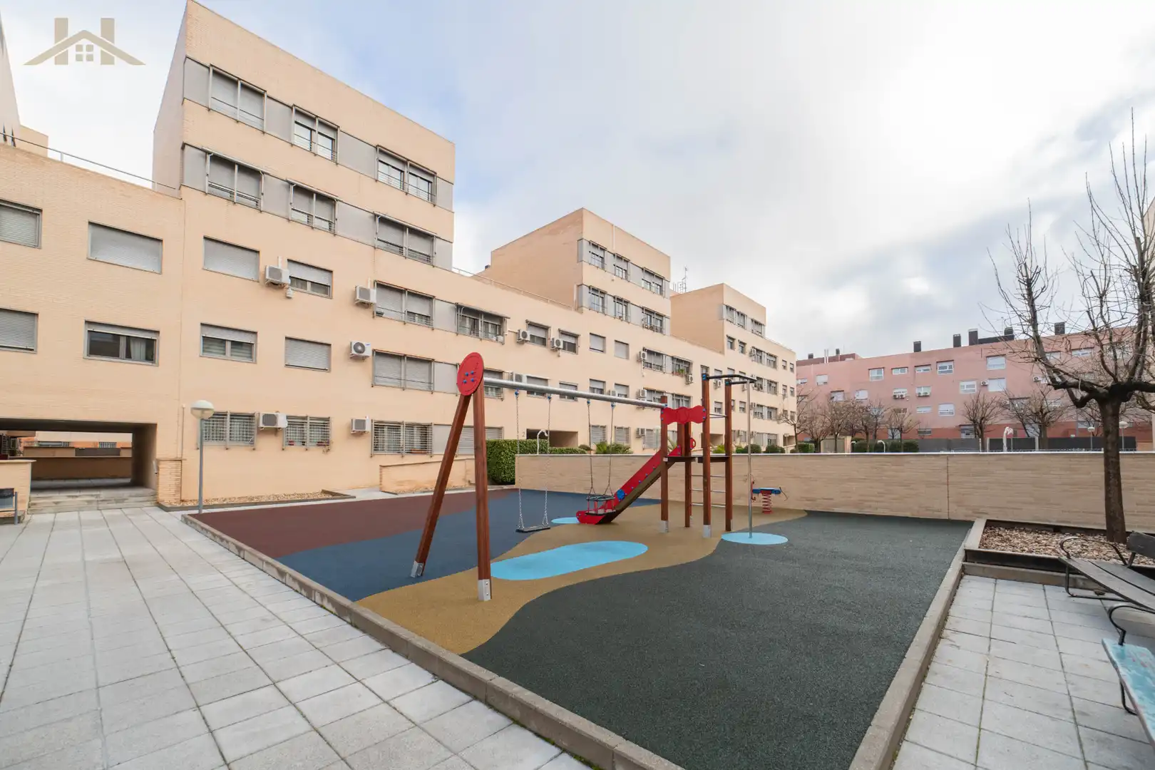 Außenansicht von Wohnung zum Verkauf in Zarzuela del Monte mit Klimaanlage, Heizung und Abstellraum