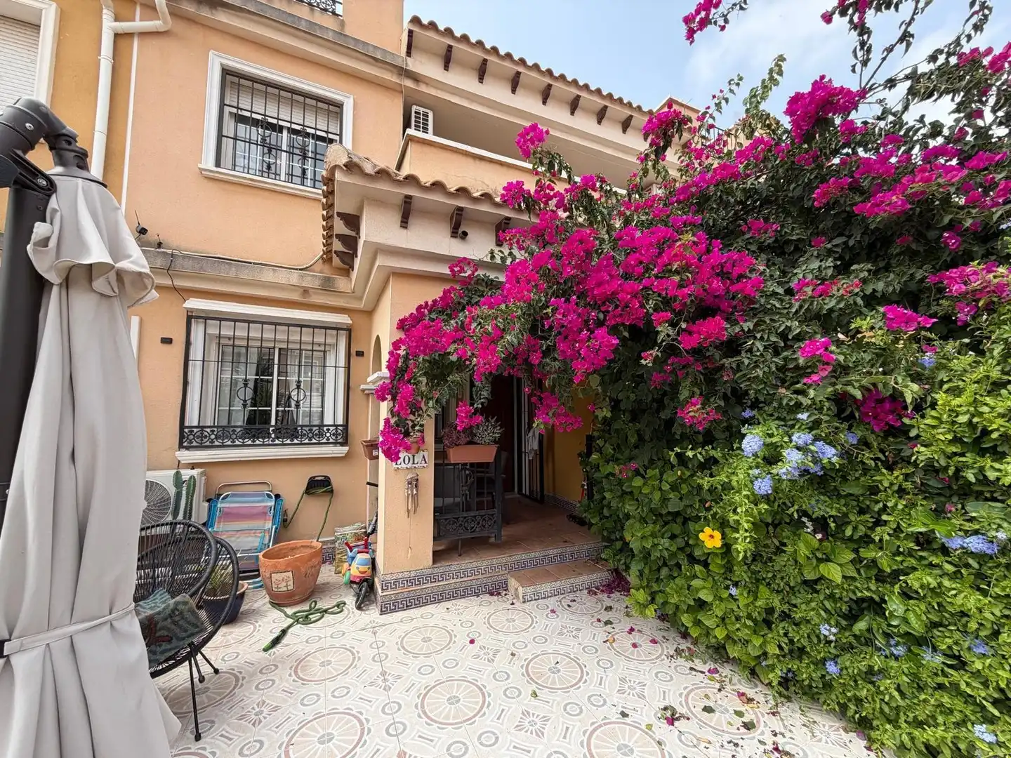 Vista exterior de Casa o xalet en venda en Torrevieja amb Piscina comunitària
