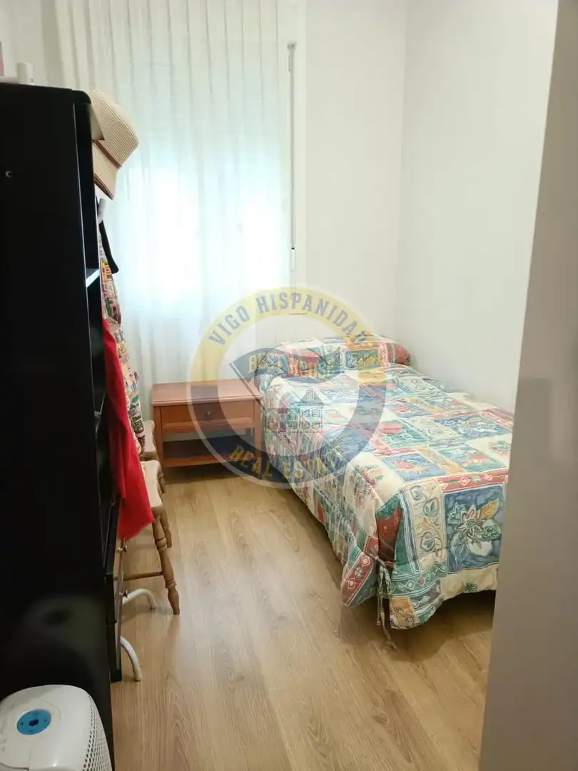 Dormitori de Casa o xalet en venda en Vigo  amb Terrassa i Moblat