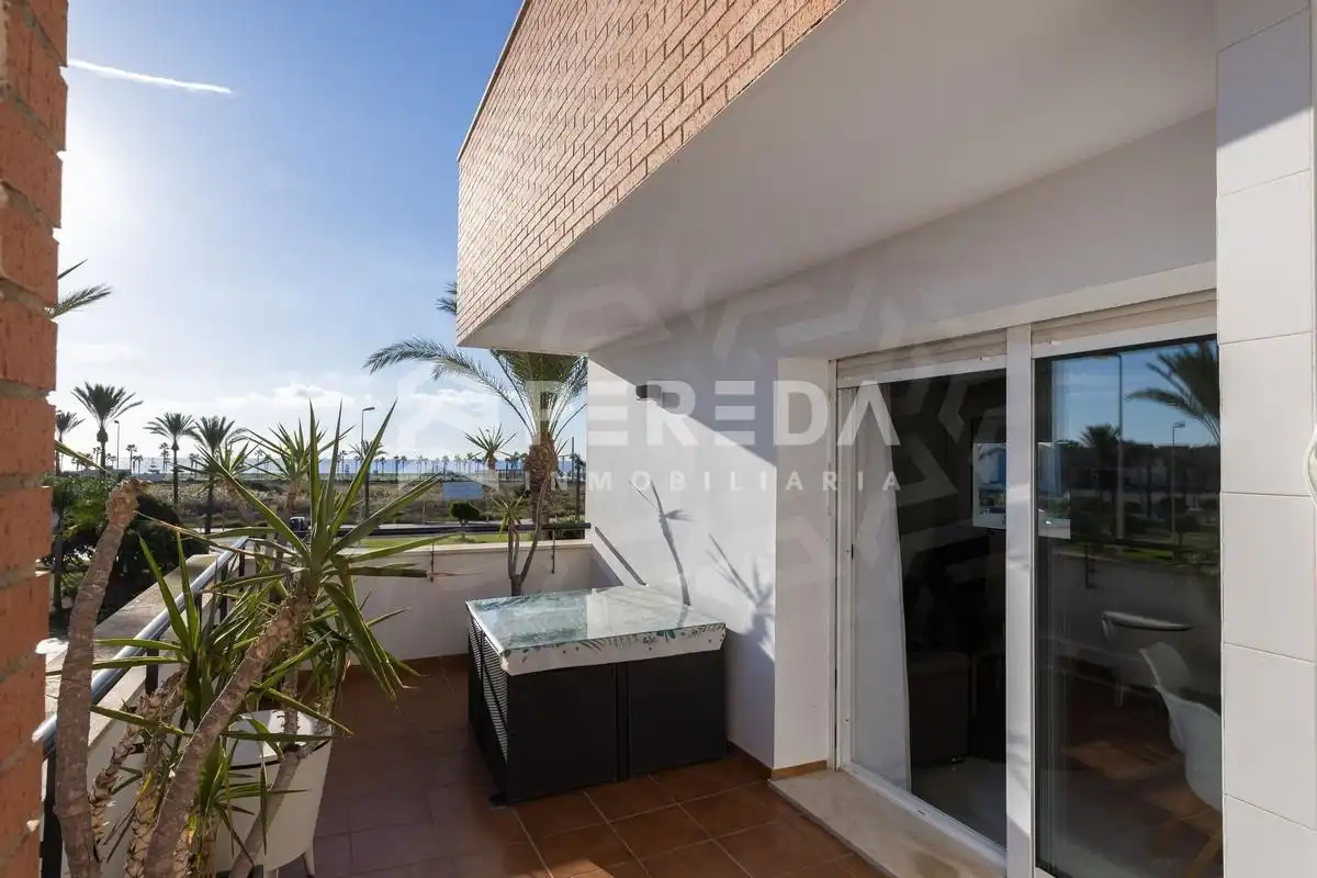 Terraza de Piso en venta en Roquetas de Mar con Aire acondicionado y Piscina comunitaria