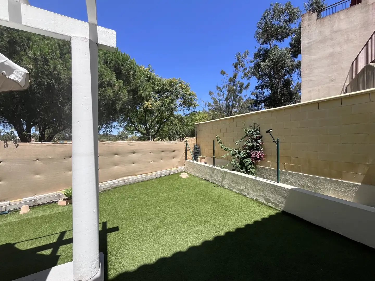 Jardín de Casa adosada en venta en Ayamonte con Calefacción, Terraza y Piscina