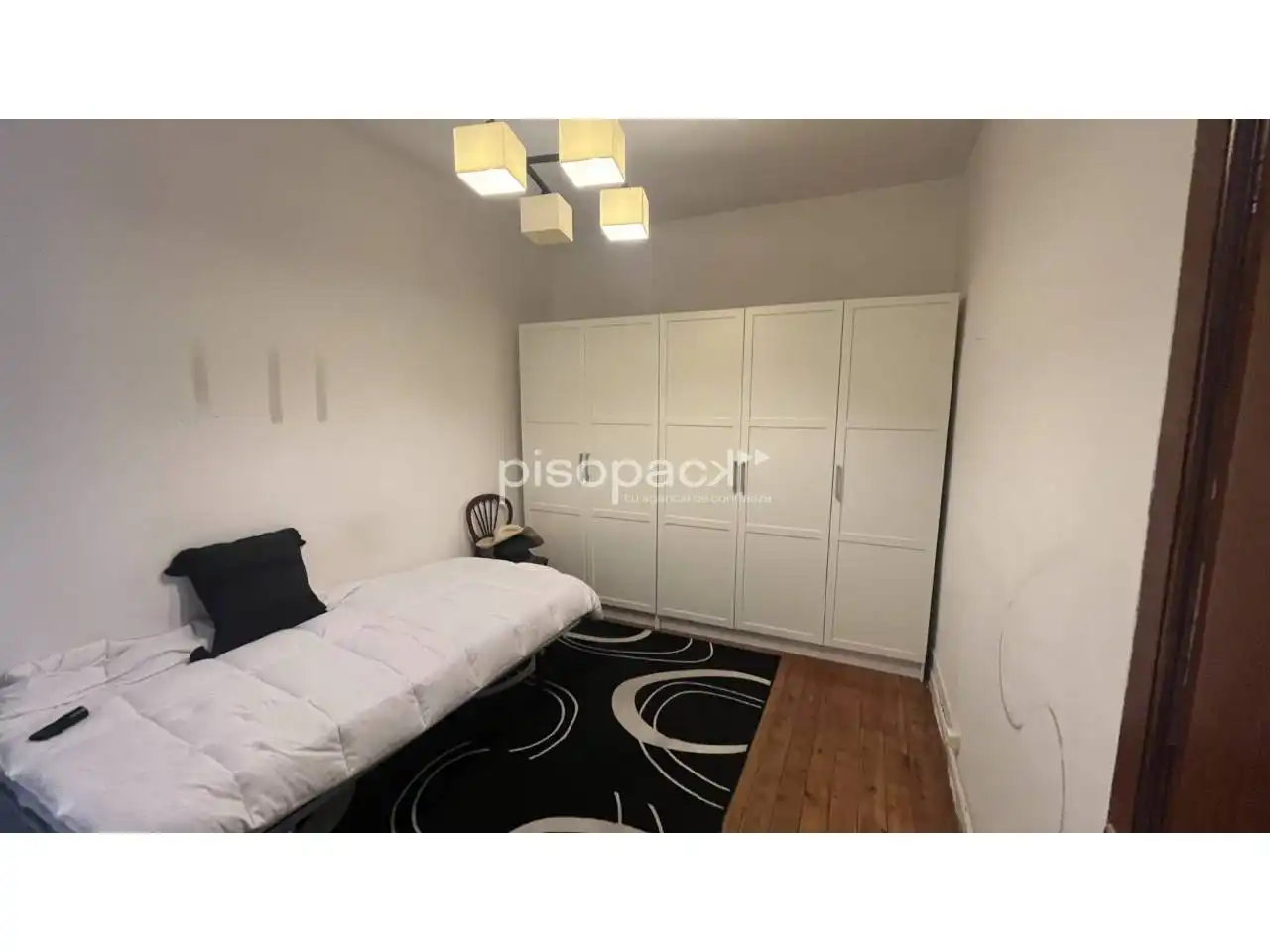 Schlafzimmer von Wohnung zum Verkauf in  Pamplona / Iruña mit Heizung, Parkett und Balkon