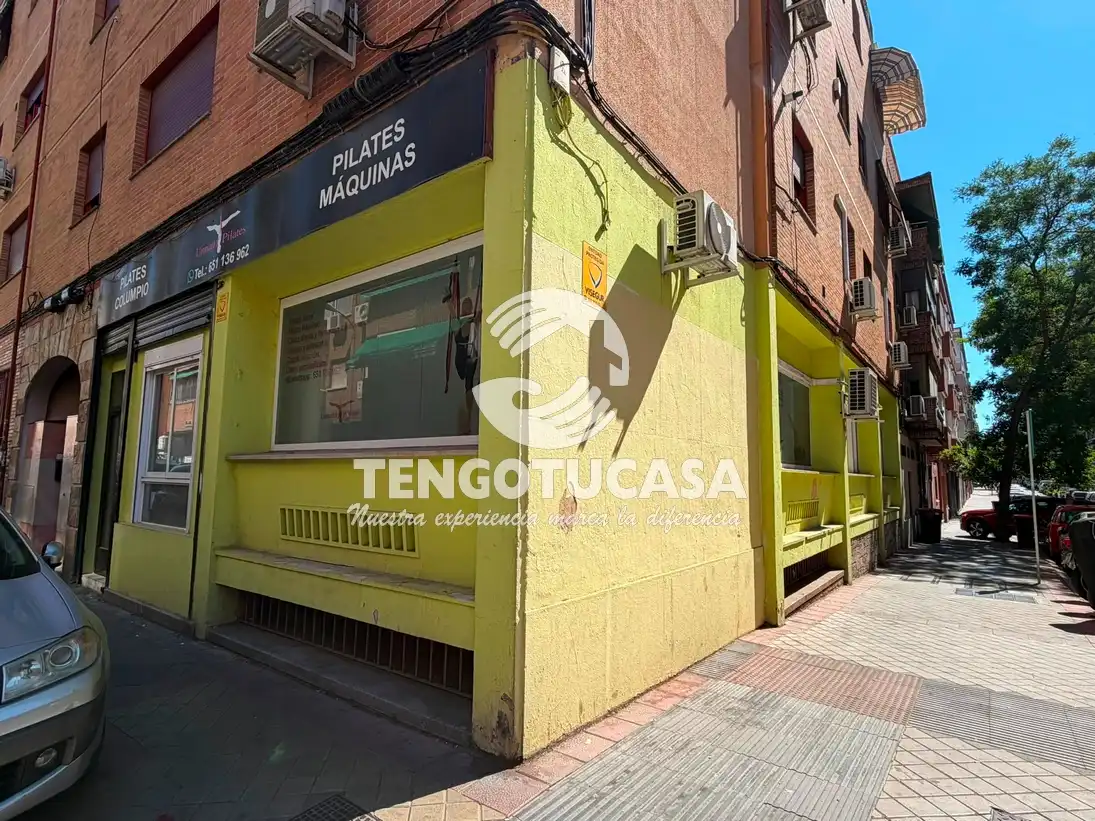 Exterior view of Commercial properties for rent in Madrid  with Air Conditioner