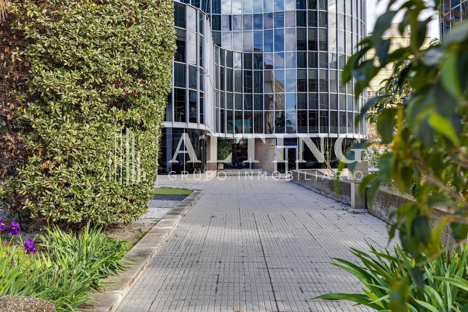 Vista exterior de Garatge en venda en Barcelona