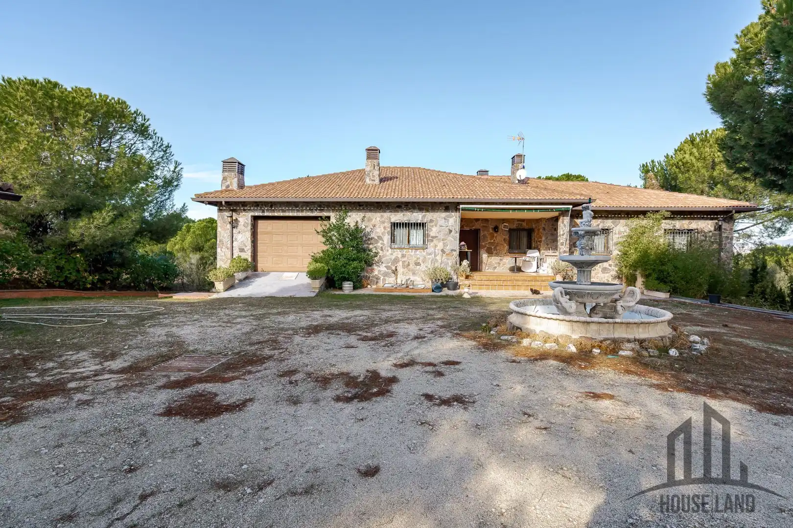Vista exterior de Casa o xalet en venda en Uceda amb Calefacció, Jardí privat i Terrassa