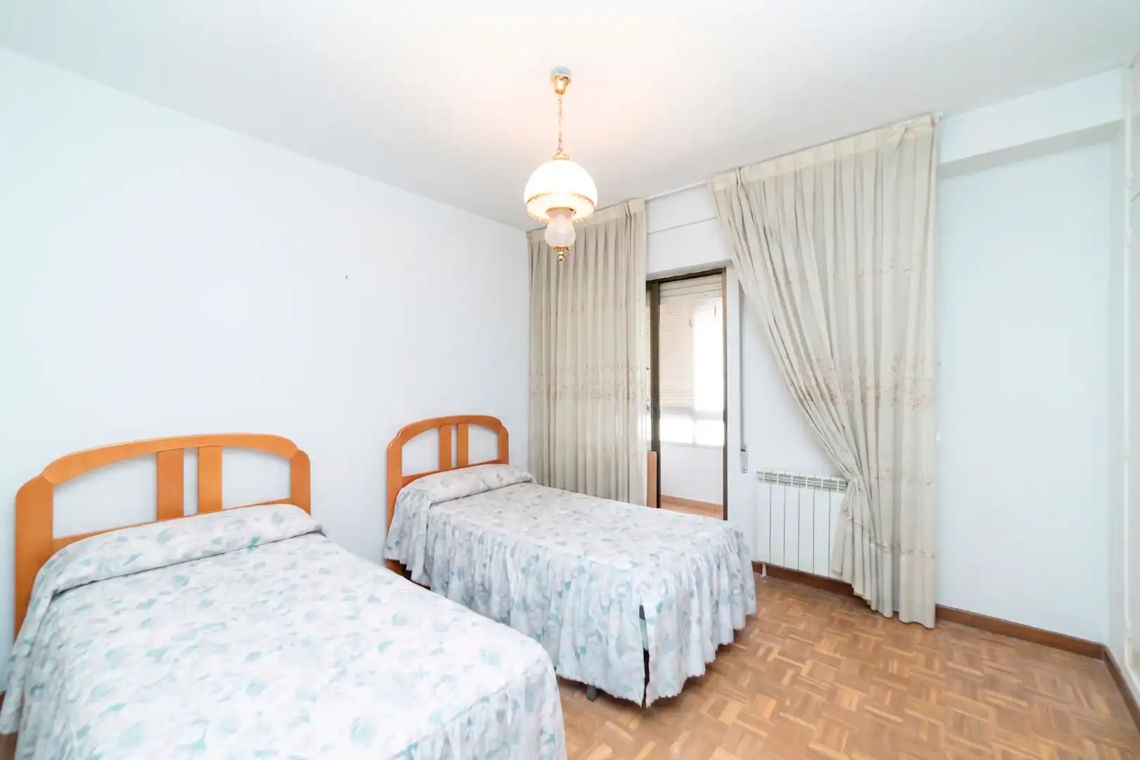 Habitación de Piso en venta en Pozuelo de Alarcón con Calefacción, Terraza y Amueblado