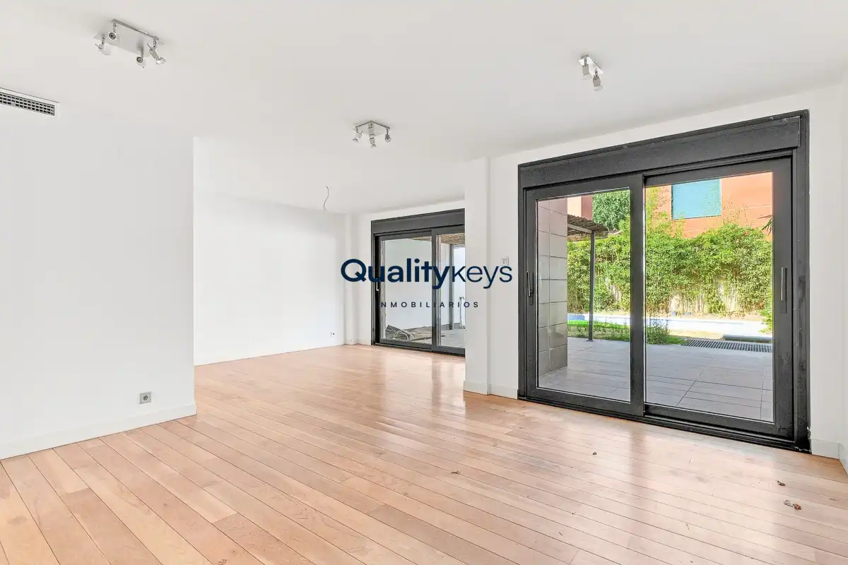 Sala de estar de Casa o chalet en venta en Madrid con Aire acondicionado, Calefacción y Jardín privado