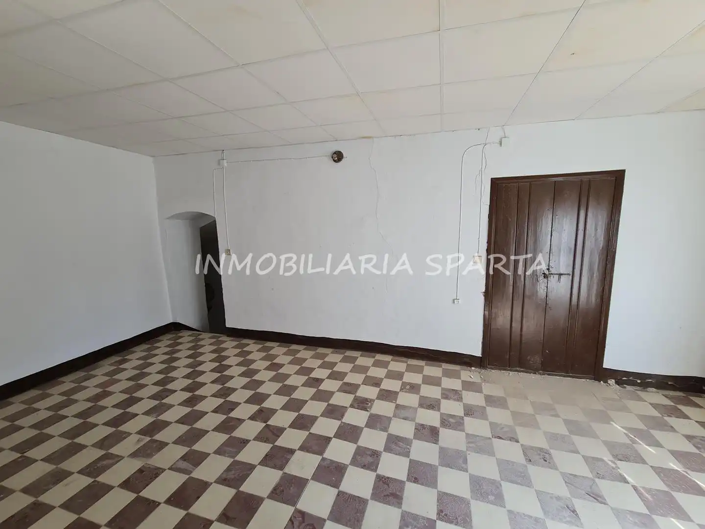 Casa adosada en venda en Sanlúcar la Mayor amb Jardí privat i Balcó