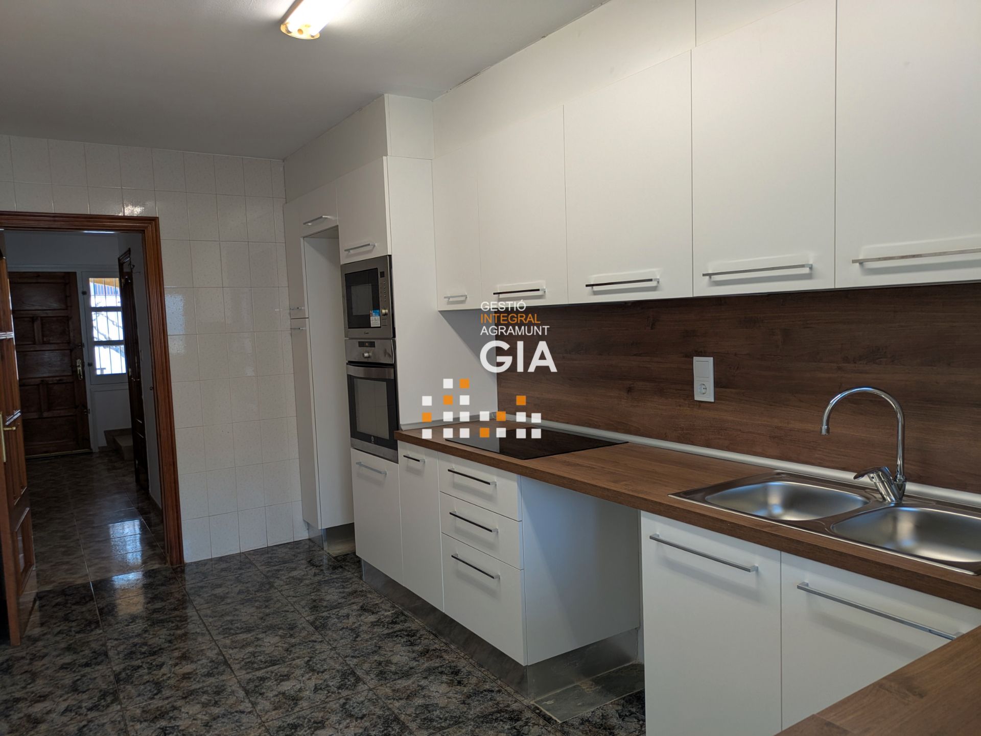 Einfamilien-Reihenhaus zum Verkauf in Avinguda dels Esports, 39