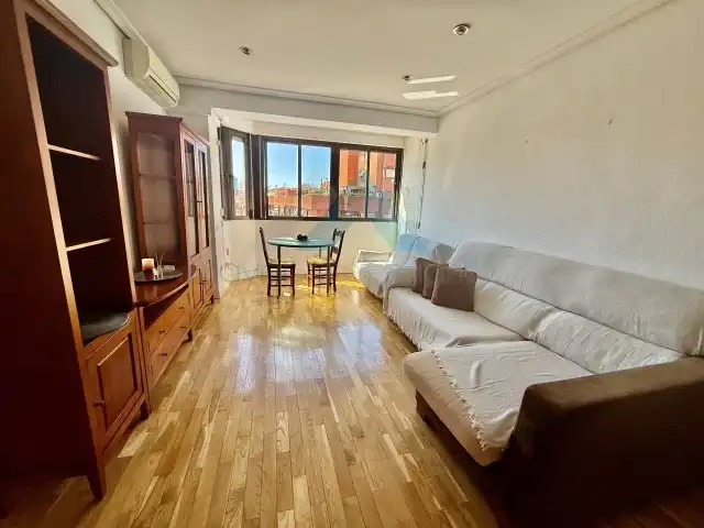 Sala d'estar de Pis en venda en Madrid amb Aire condicionat, Calefacció i Parquet