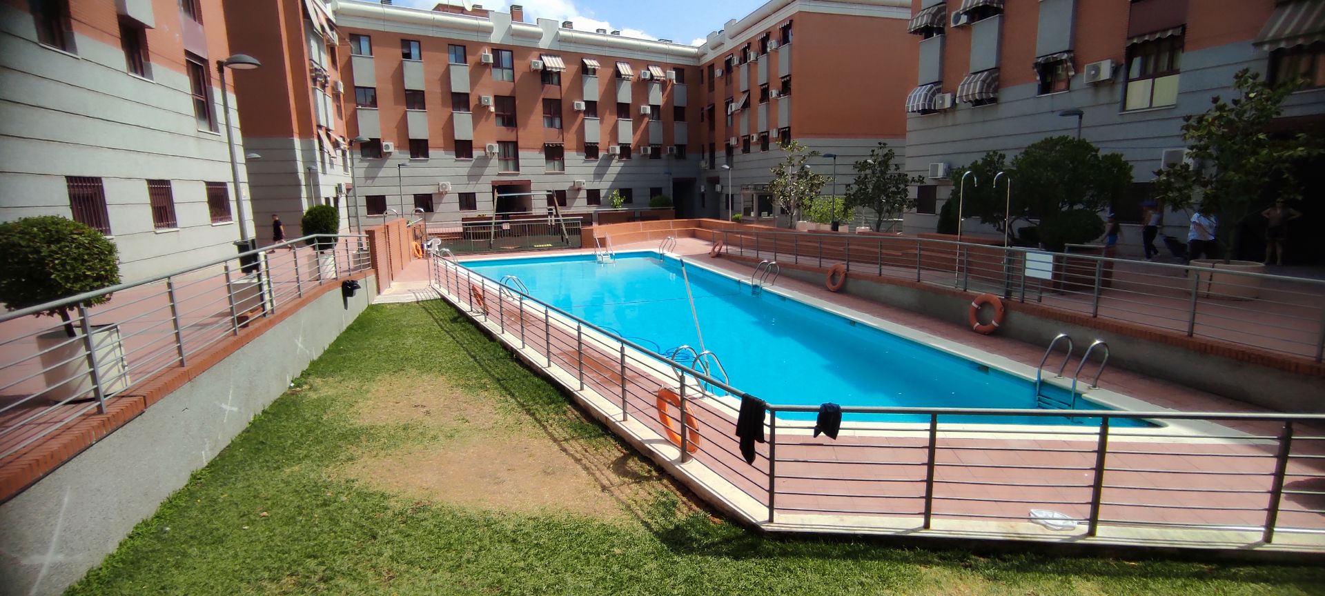 Piscina de Apartament en venda en Parla amb Calefacció, Parquet i Forn