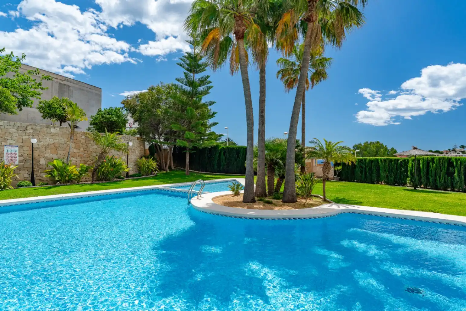 Piscina de Apartamento en venta en Calpe / Calp con Terraza y Amueblado