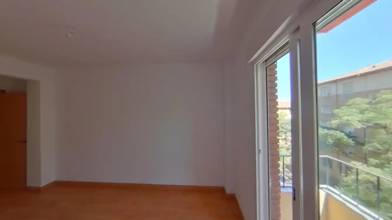 Habitación de Piso en venta en Zaragoza con Horno y Balcón