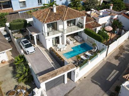 Vista exterior de Casa o xalet en venda en Marbella amb Aire condicionat, Calefacció i Piscina