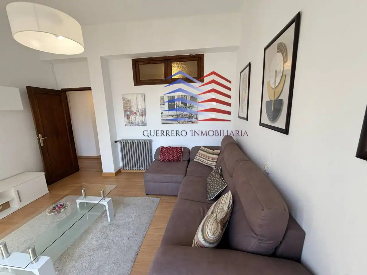 Sala d'estar de Apartament de lloguer en O Carballiño   amb Calefacció, Parquet i Moblat