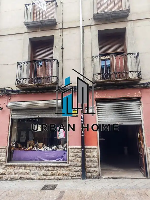 Vista exterior de Local en venda en León Capital 