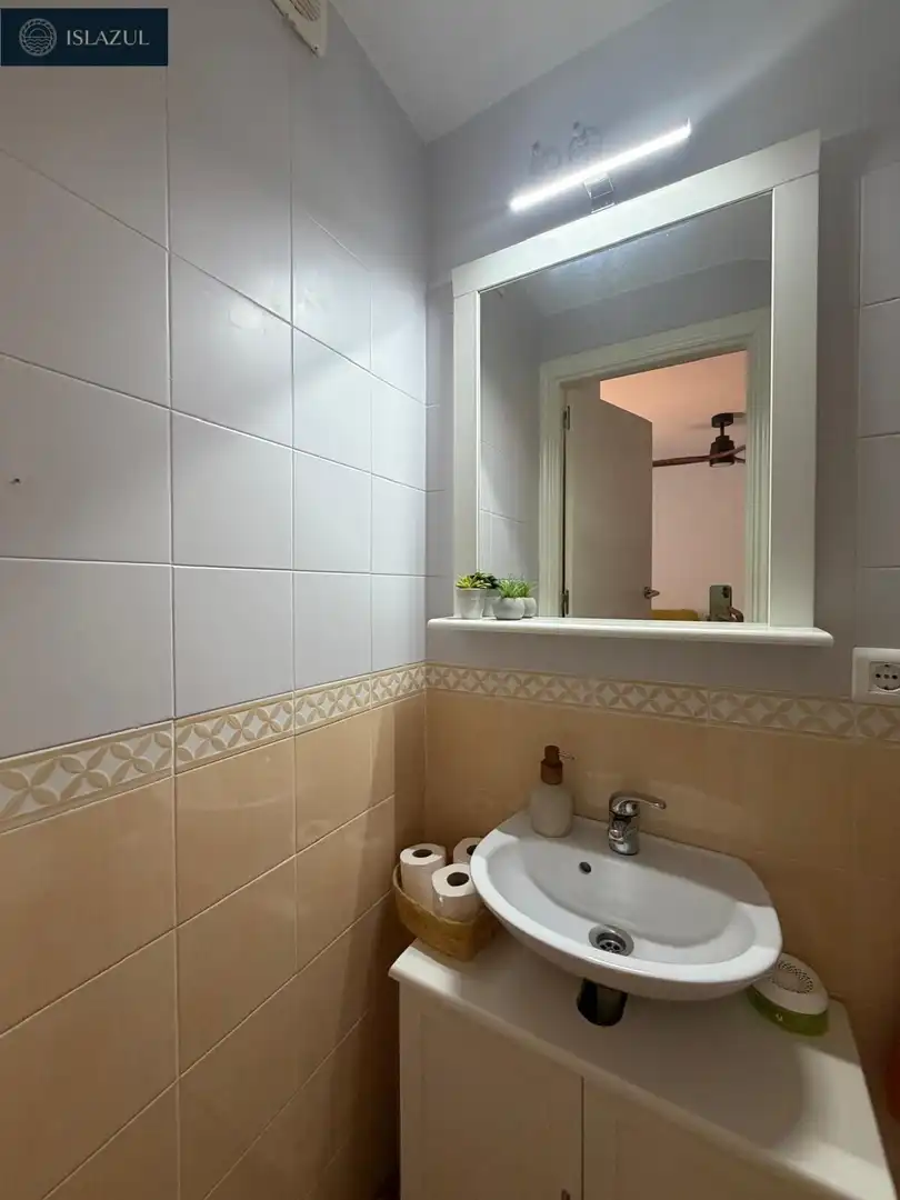 Badezimmer von Maisonette zum Verkauf in Islantilla mit Klimaanlage, Heizung und Privatgarten