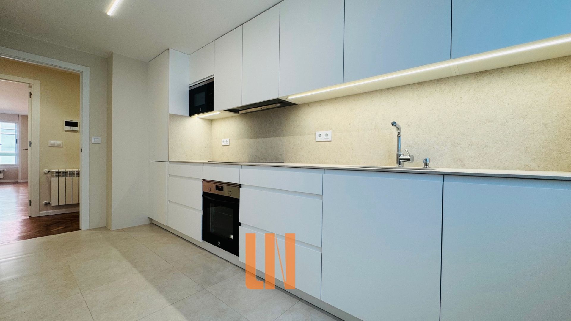 Cuina de Pis de lloguer en A Coruña Capital  amb Calefacció, Parquet i Traster