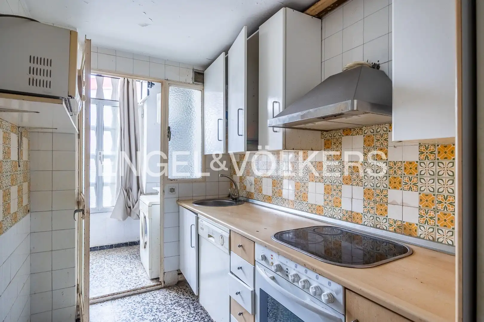 Kitchen of Flat for sale in Sevilla  with Heating, Swimming Pool and Balcony