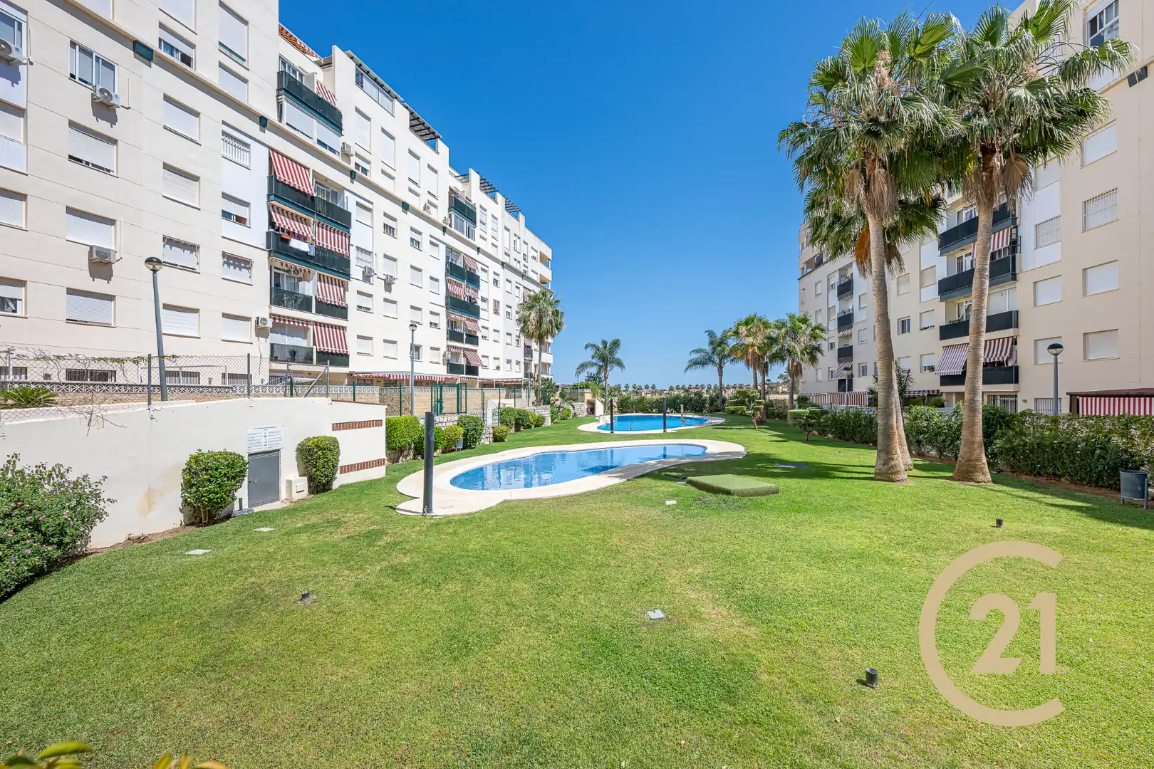 Vista exterior de Pis en venda en Marbella amb Aire condicionat, Forn i Rentadora