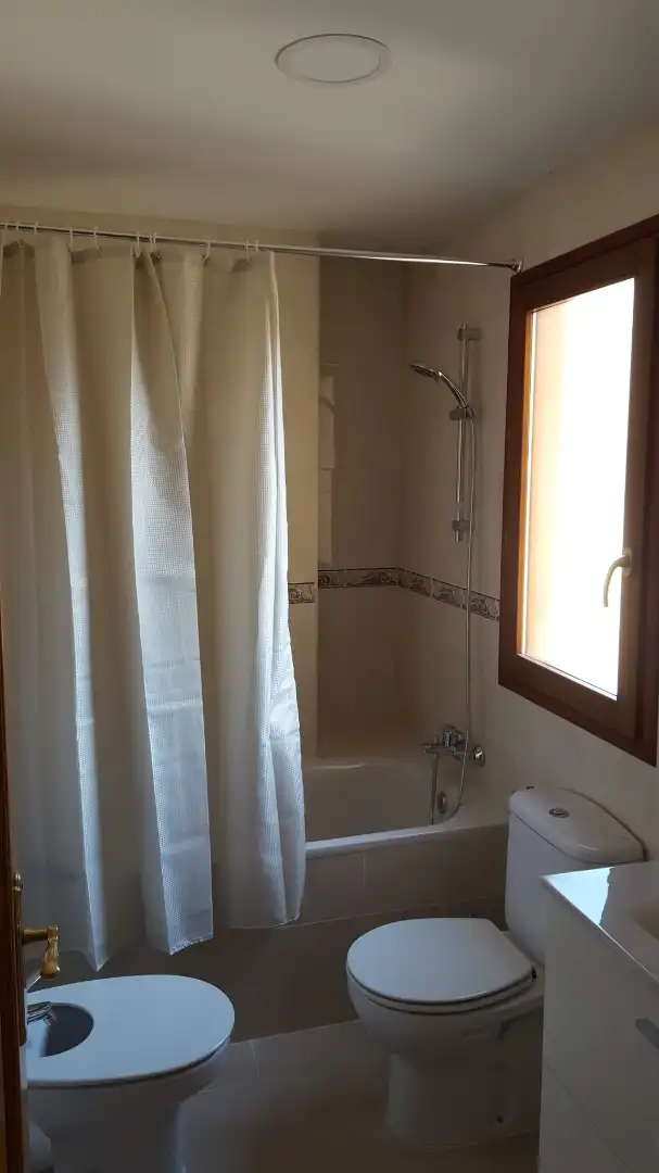 Bany de Apartament de lloguer en Toledo amb Aire condicionat, Calefacció i Parquet