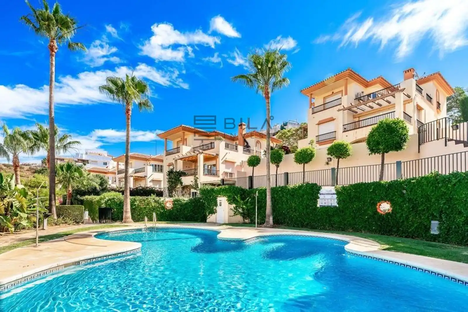 Terraced house with pool for sale in Real de Miraflores