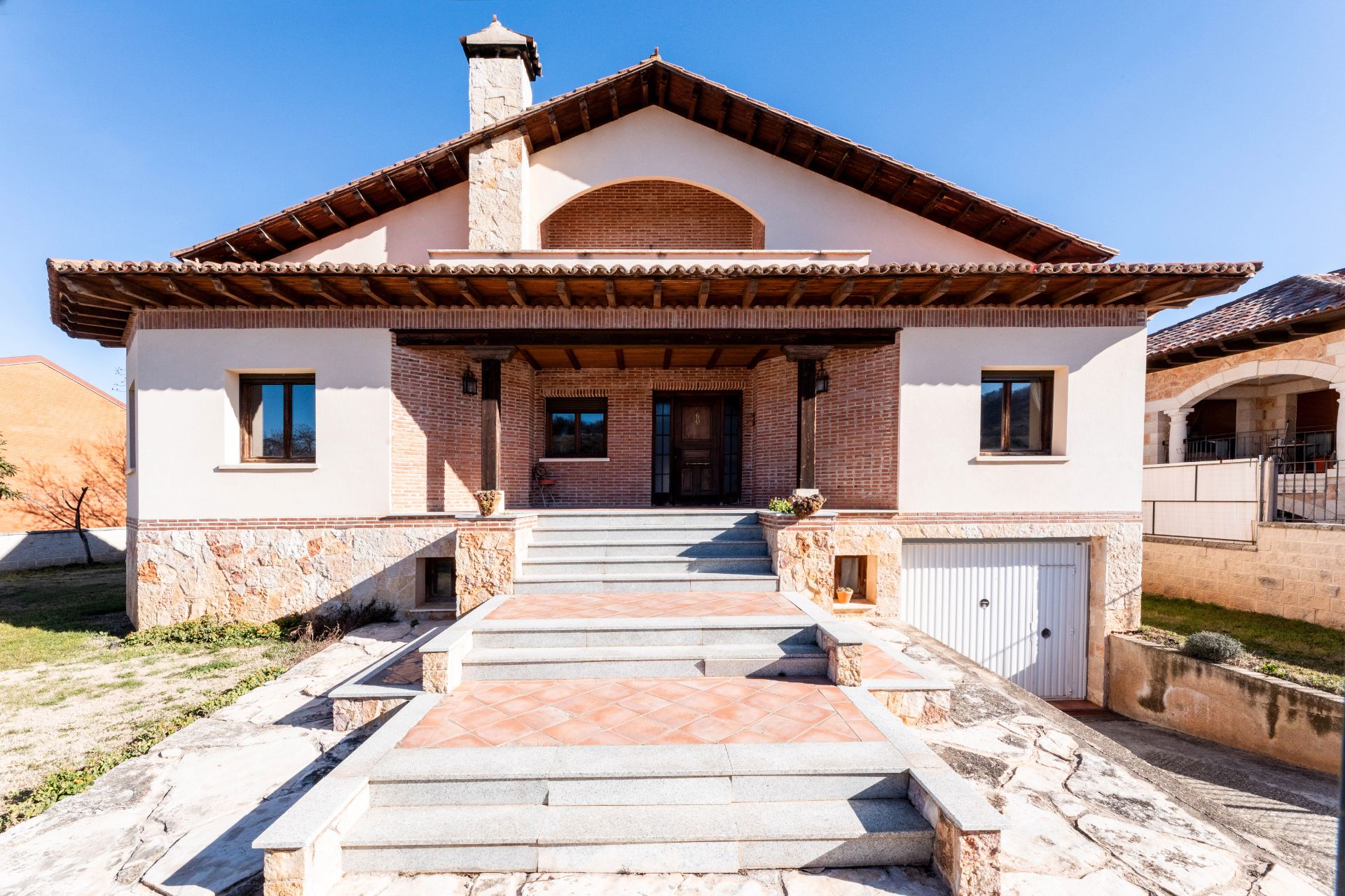 Vista exterior de Casa o xalet en venda en Jadraque amb Jardí privat, Terrassa i Traster
