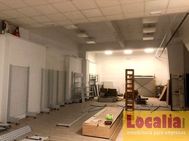 Locale commerciale in affitto a Numancia - San Fernando