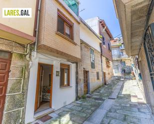 Vista exterior de Casa o xalet en venda en Cangas  amb Terrassa i Moblat