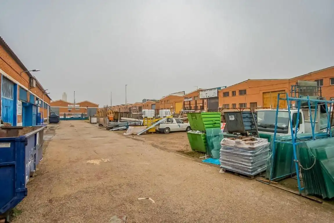 Parking de Nave industrial en venta en Camarma de Esteruelas